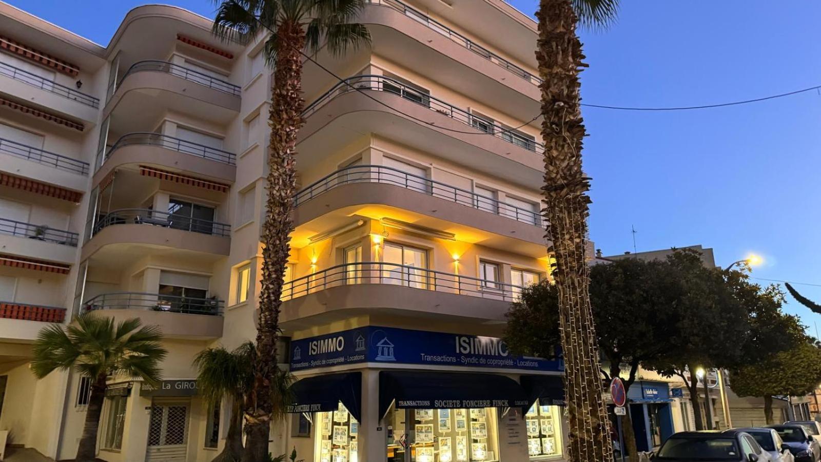 Appartement Luxueux Plein Centre De Cavalaire A 2Mn De La Plage Cavalaire-sur-Mer Exterior foto