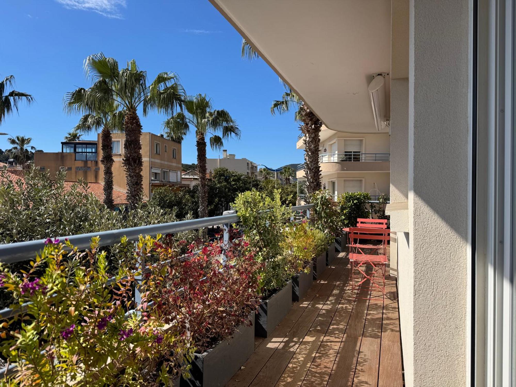 Appartement Luxueux Plein Centre De Cavalaire A 2Mn De La Plage Cavalaire-sur-Mer Exterior foto